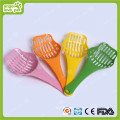 Colorized Plastic Cat Litter Shovel Pet Products (HN-PG400)